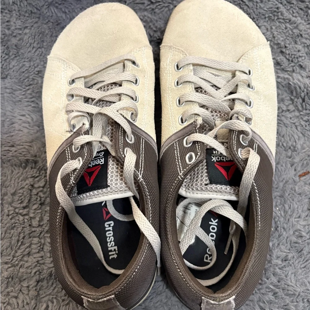 Men’s preowned Reebok Crossfit trainer/casual sneaker. Beige and grey. Size 11 - Picture 2 of 6